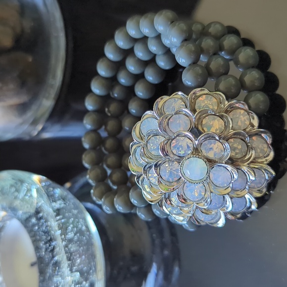 NWT - Lia Sophia Nordica Crystal Flower Bracelet with Gray Resin Beads - Picture 2 of 11